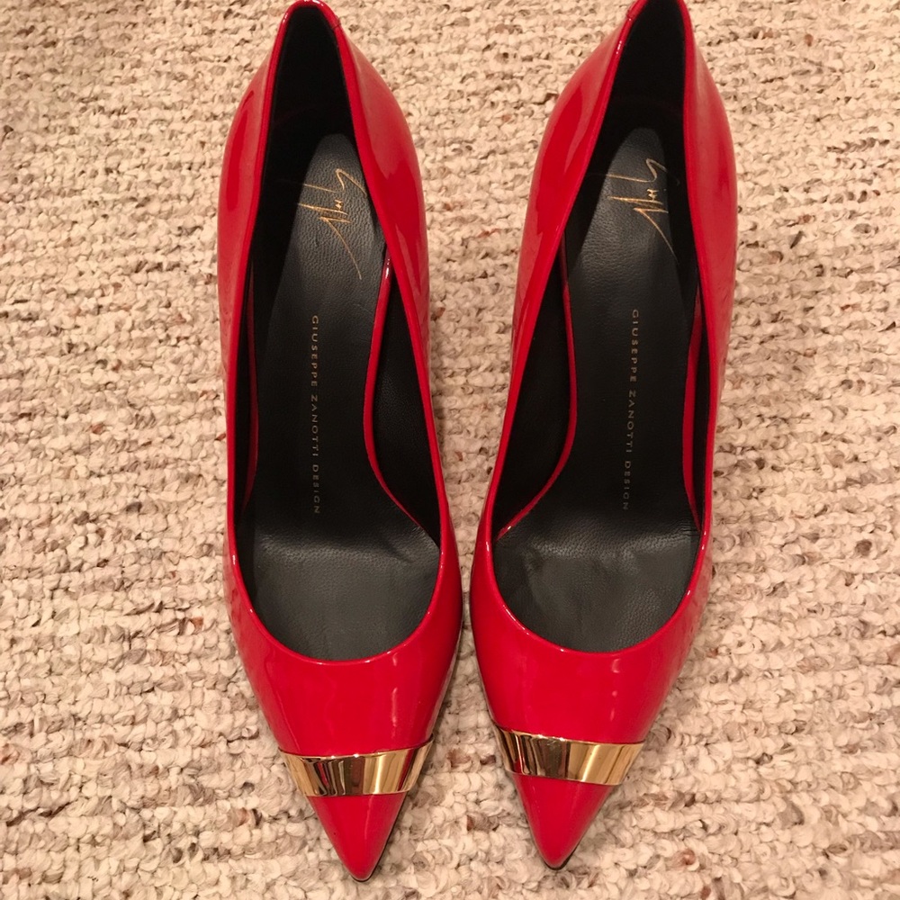 Brand new Giuseppe Ester patent leather red pump